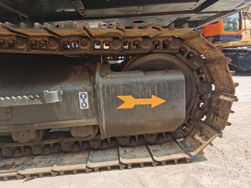 Volvo EC 220 Roomikekskavaatorid