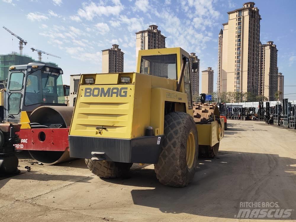 Bomag BW 217 Ühe trumliga rullid
