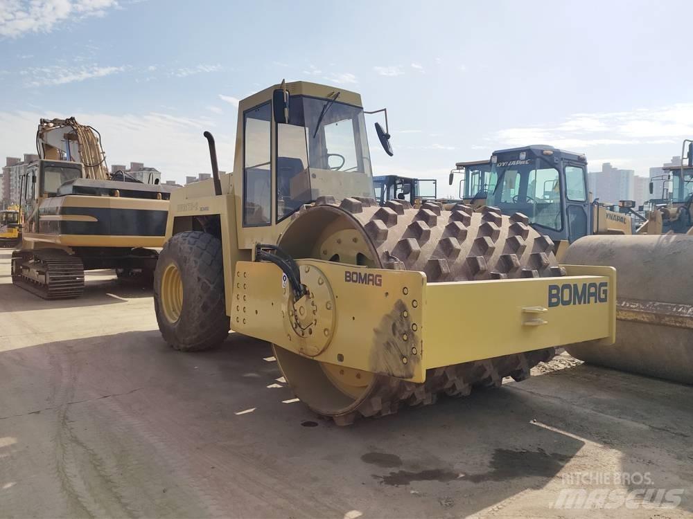 Bomag BW 217 Ühe trumliga rullid