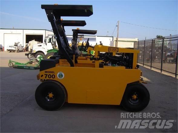Basic 700 Pneumorehvidega rullid