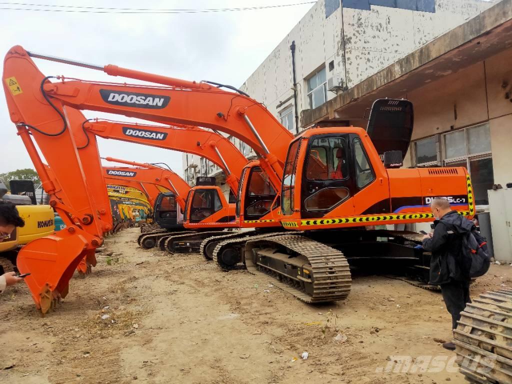 Doosan DH225LC-7 Roomikekskavaatorid
