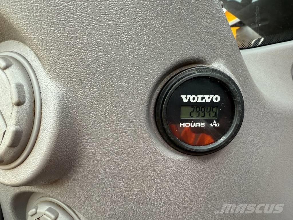 Volvo EC 250 EL Roomikekskavaatorid