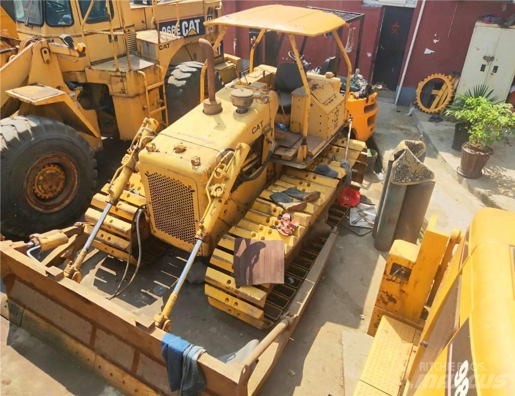 CAT D 4 E Buldooserid
