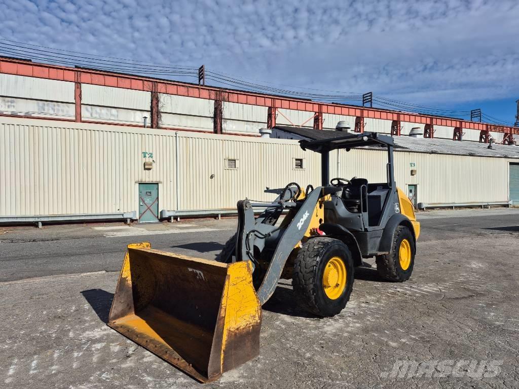 John Deere 204 K Rataslaadurid