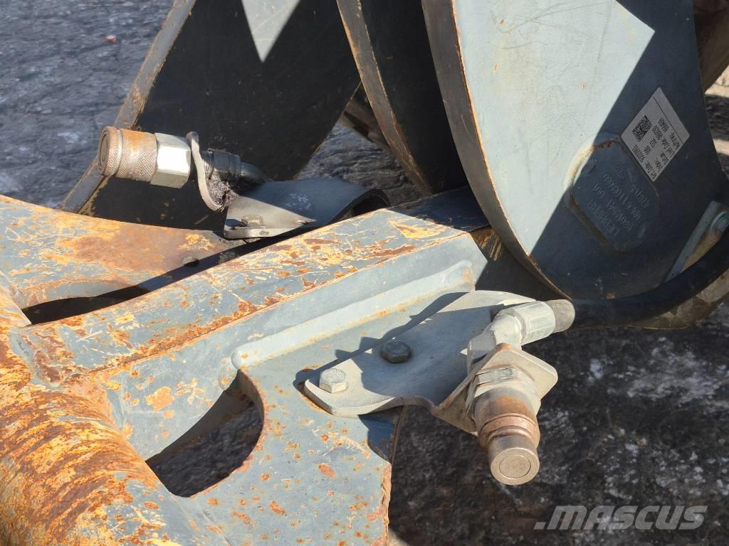 John Deere 204 K Rataslaadurid