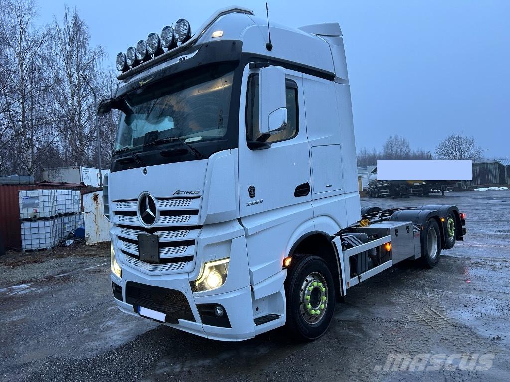 Mercedes-Benz 2853 Raamautod