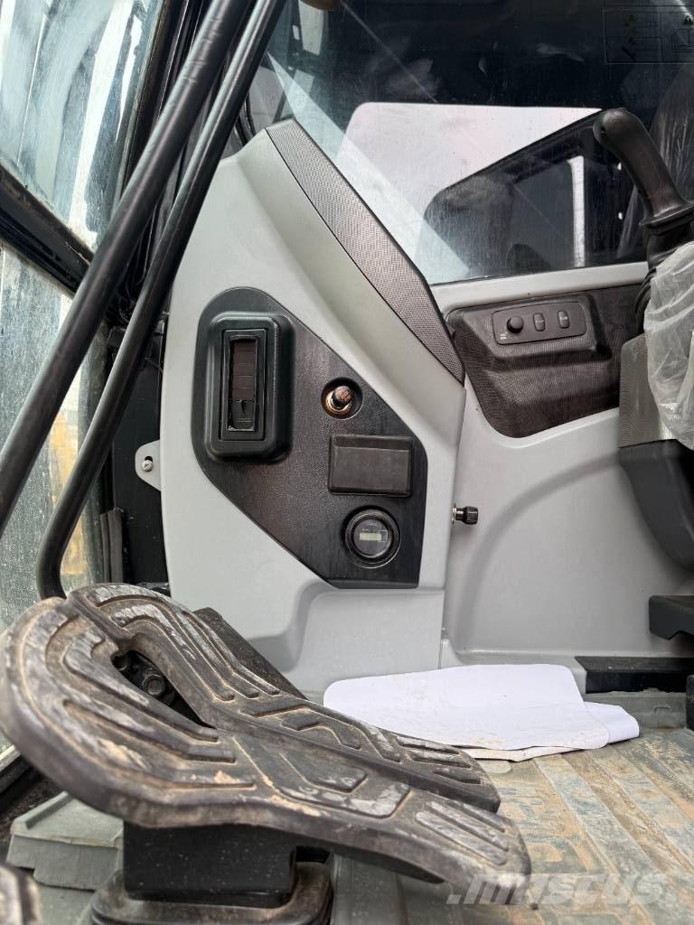 Hyundai HX 220 Roomikekskavaatorid