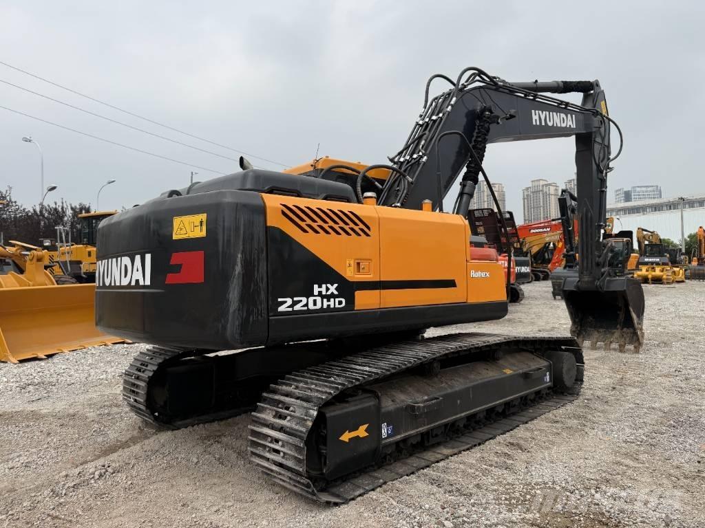 Hyundai HX 220 Roomikekskavaatorid