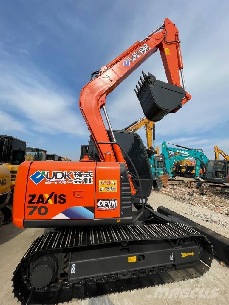 Hitachi ZX 70 Väikeekskavaatorid 7t-12t
