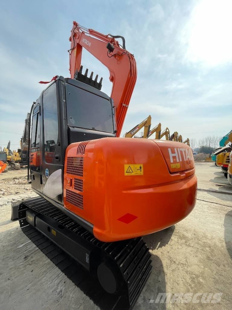 Hitachi ZX 70 Väikeekskavaatorid 7t-12t