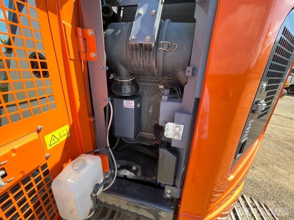 Hitachi ZX 135 US-6 Roomikekskavaatorid