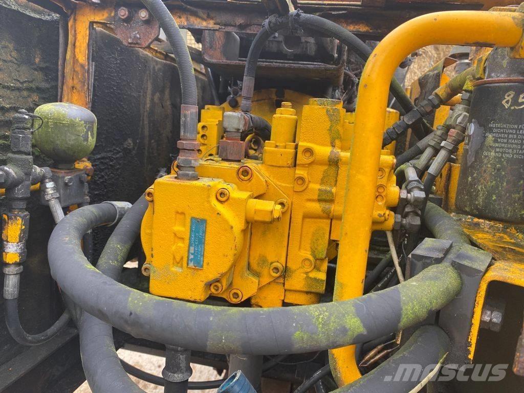 JCB JS 130 Roomikekskavaatorid