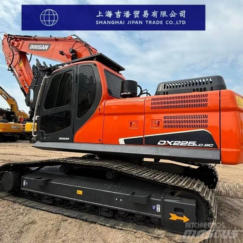 Doosan DX 225 Roomikekskavaatorid