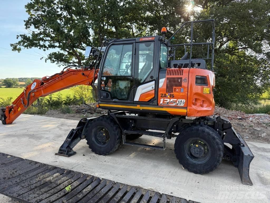 Hitachi ZX 135 W-7 Ratasekskavaatorid