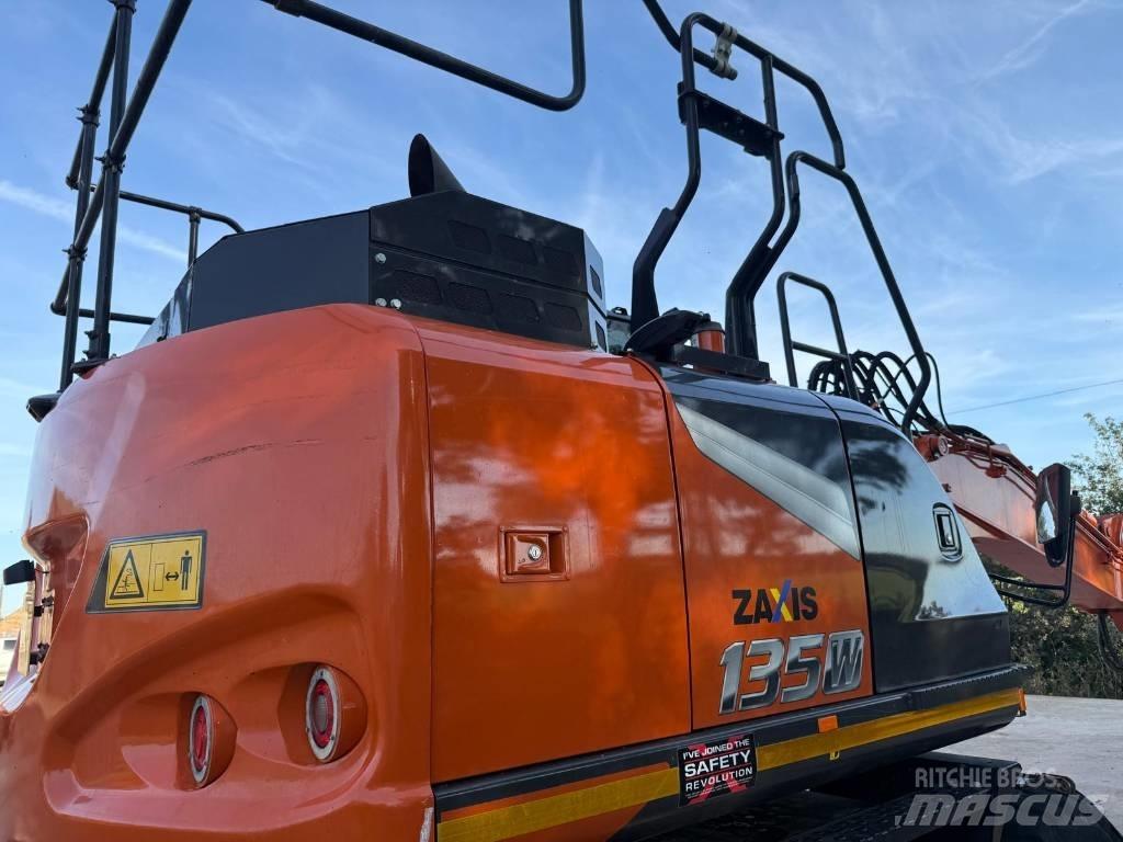 Hitachi ZX 135 W-7 Ratasekskavaatorid