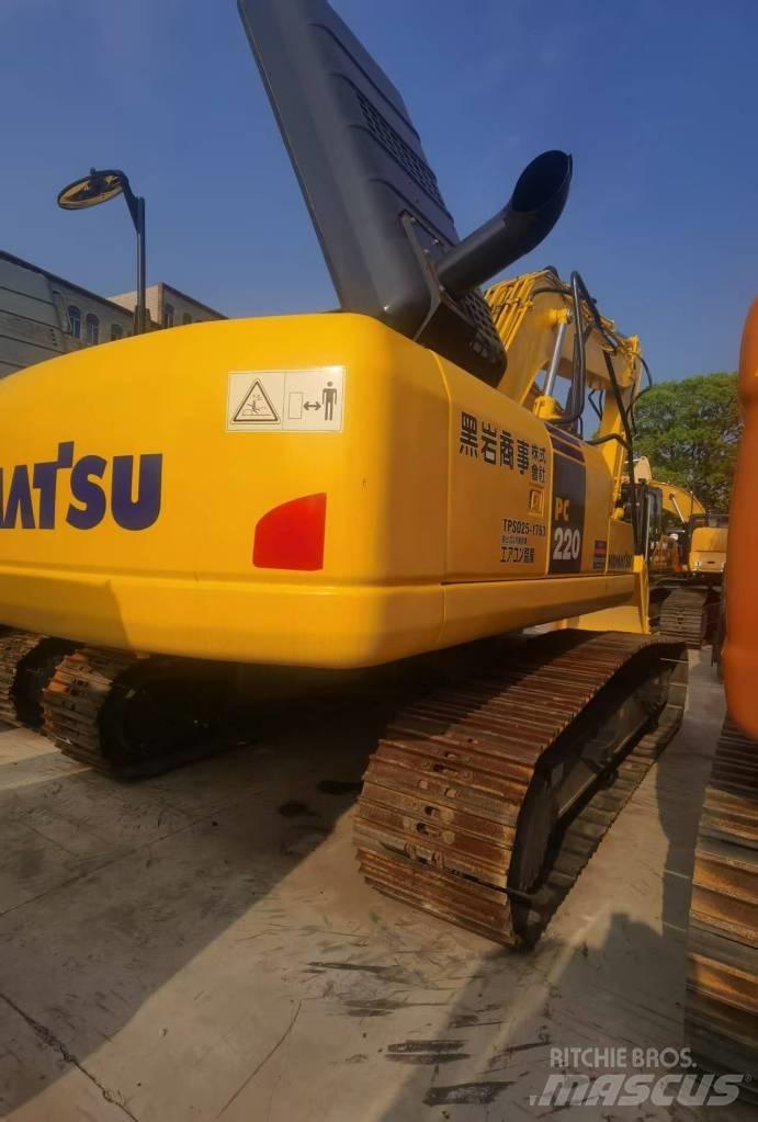 Komatsu PC 220-8 Roomikekskavaatorid