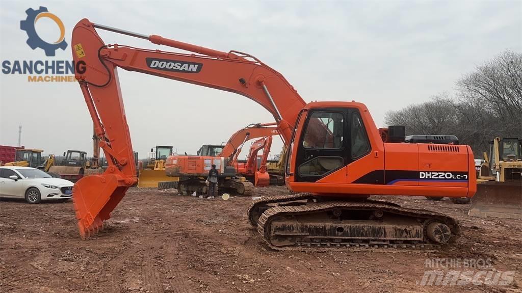 Doosan DX 220 Roomikekskavaatorid