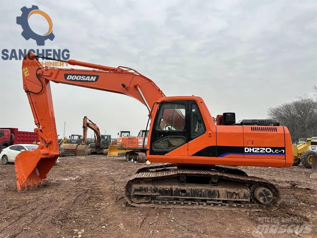 Doosan DX 220 Roomikekskavaatorid