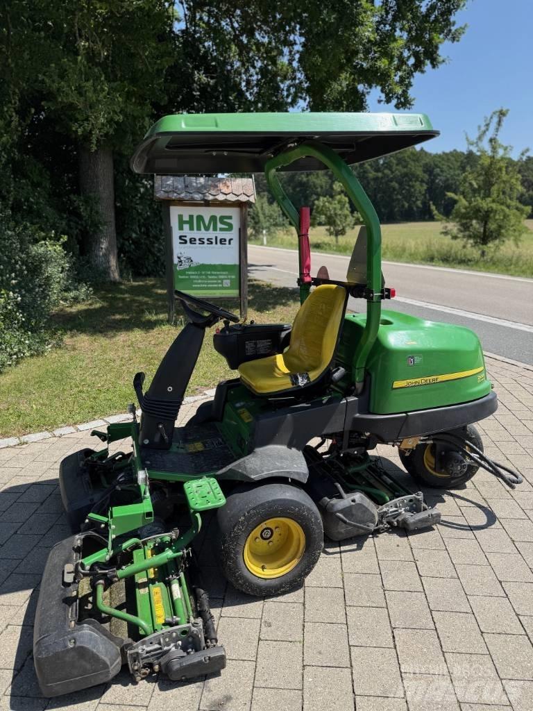 John Deere 2500 E Greeni niidukid