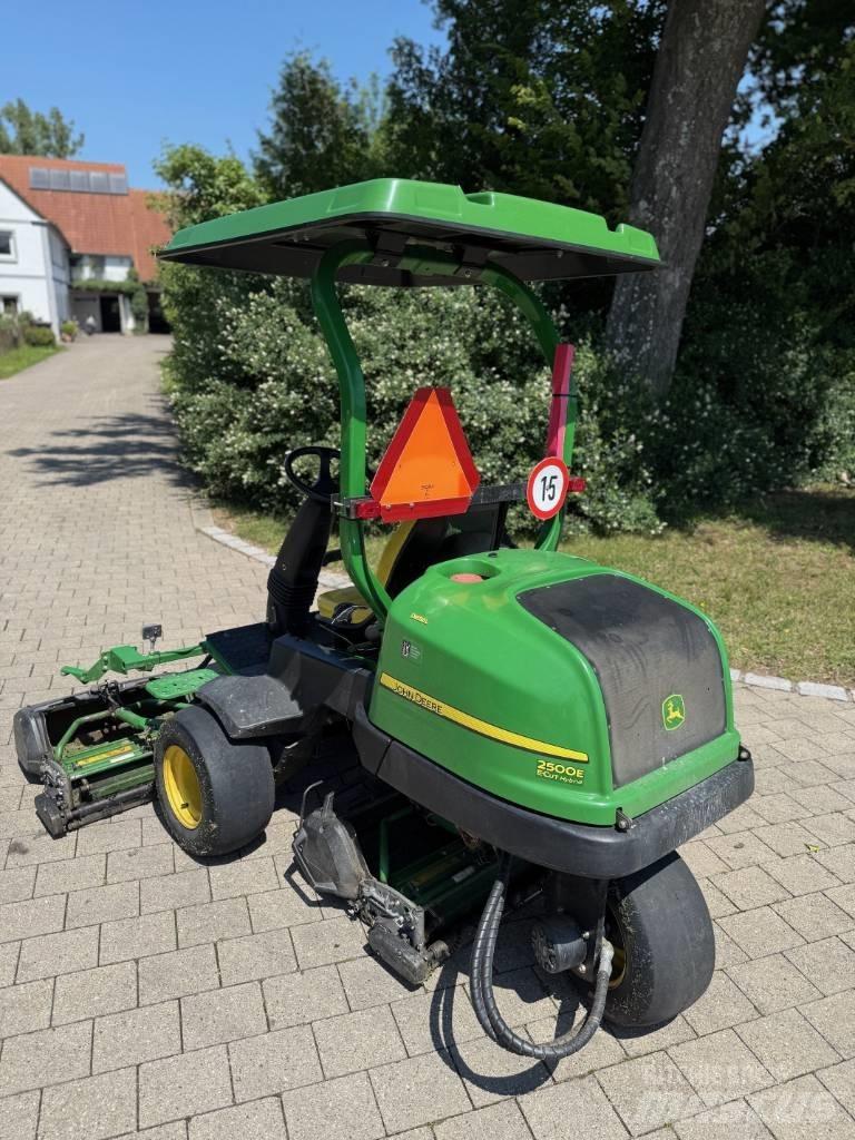 John Deere 2500 E Greeni niidukid