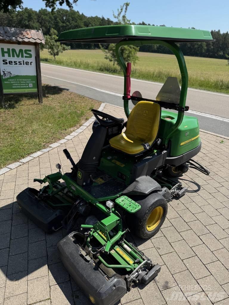 John Deere 2500 E Greeni niidukid