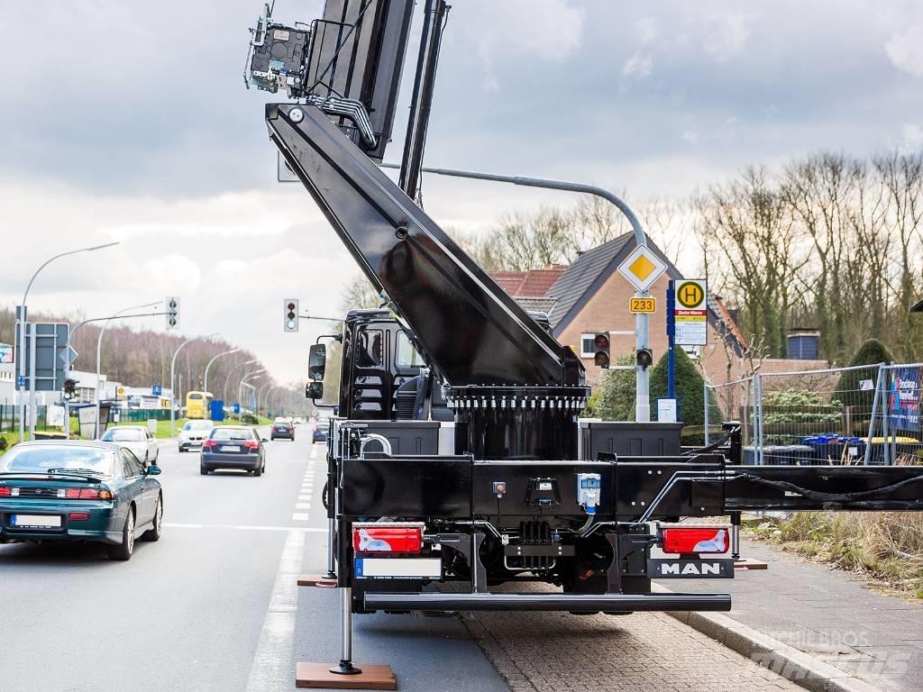 Böcker AK 37/4000 Maastikutõstukid