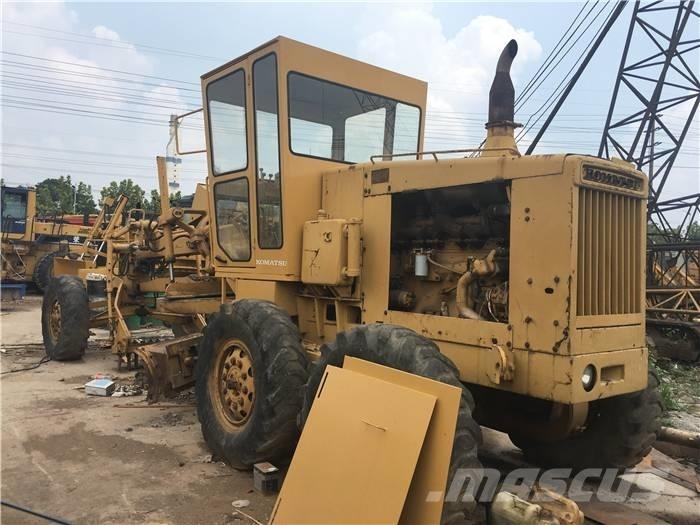 Komatsu GD 623 A Greiderid