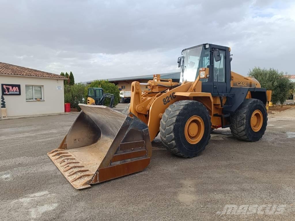 CASE 821 C Rataslaadurid
