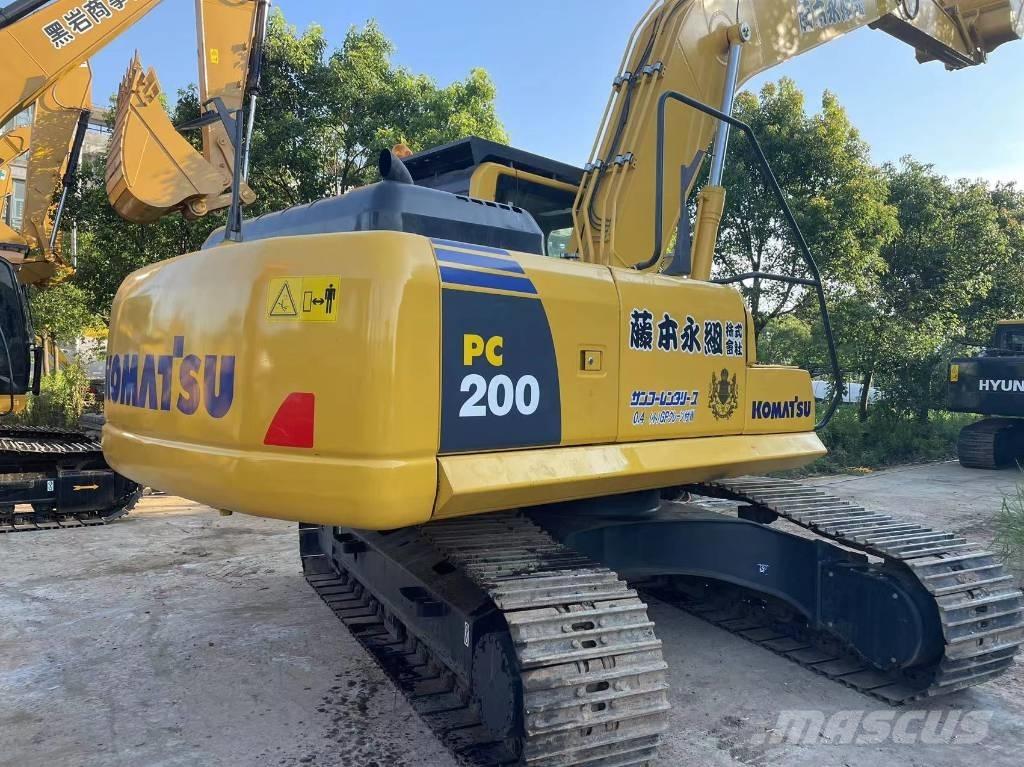 Komatsu PC 200-8 Roomikekskavaatorid