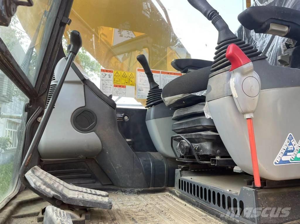 Komatsu PC 200-8 Roomikekskavaatorid