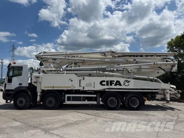 Iveco Trakker 450 Betooni pumpautod