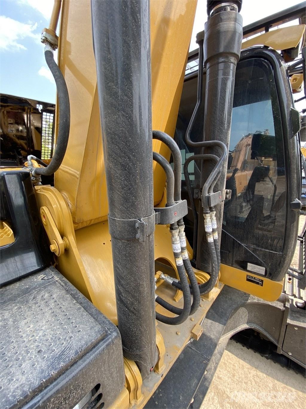 CAT cat336d Roomikekskavaatorid