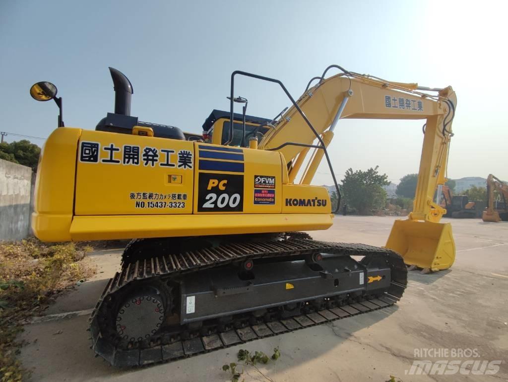 Komatsu PC 200-8 Roomikekskavaatorid