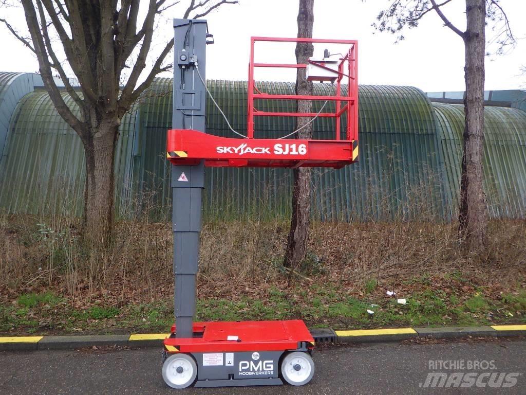 SkyJack SJ16 Vertikaalsed mast tõstukid