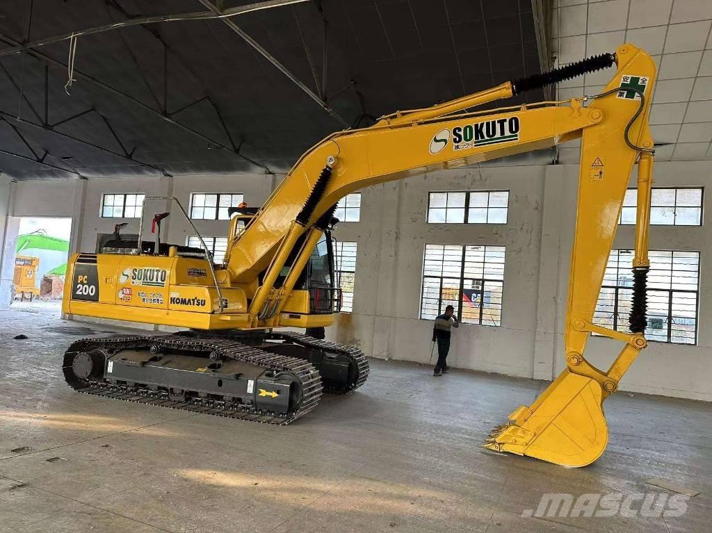 Komatsu PC 200-8 Roomikekskavaatorid