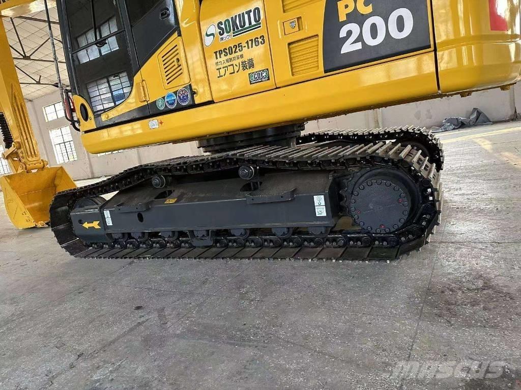 Komatsu PC 200-8 Roomikekskavaatorid