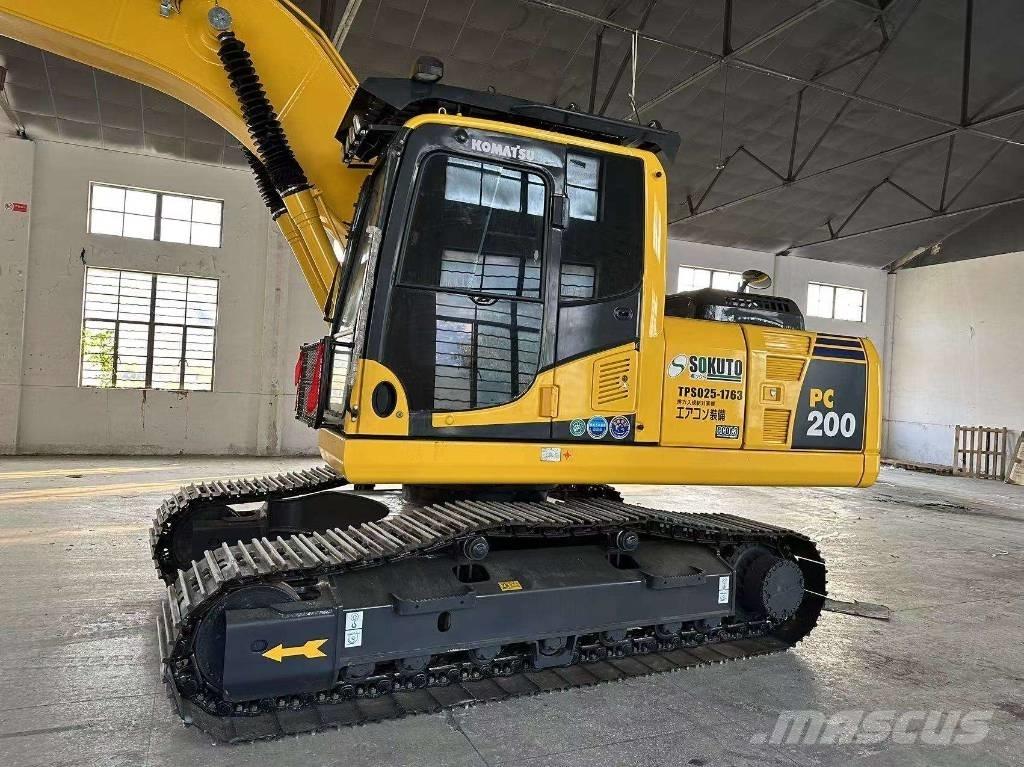 Komatsu PC 200-8 Roomikekskavaatorid
