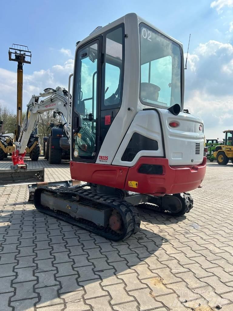 Takeuchi TB 225 Miniekskavaatorid < 7 t