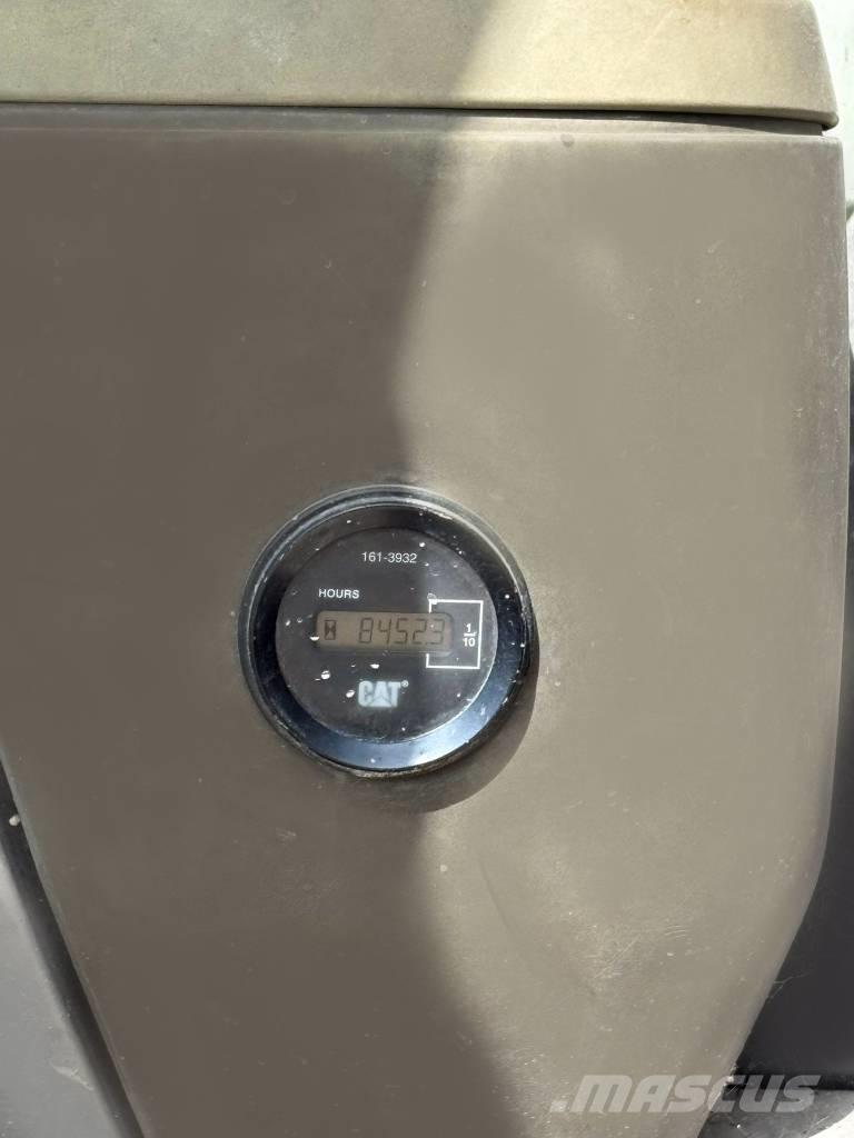 CAT 320 D L Roomikekskavaatorid