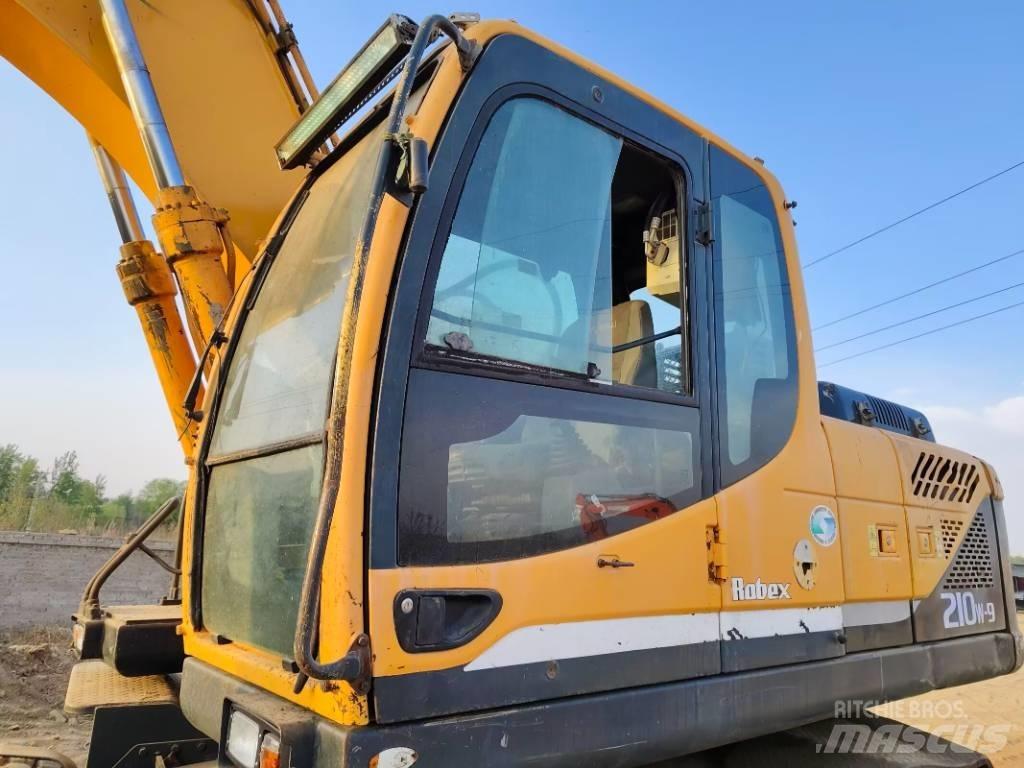 Hyundai R210W-9 Ratasekskavaatorid