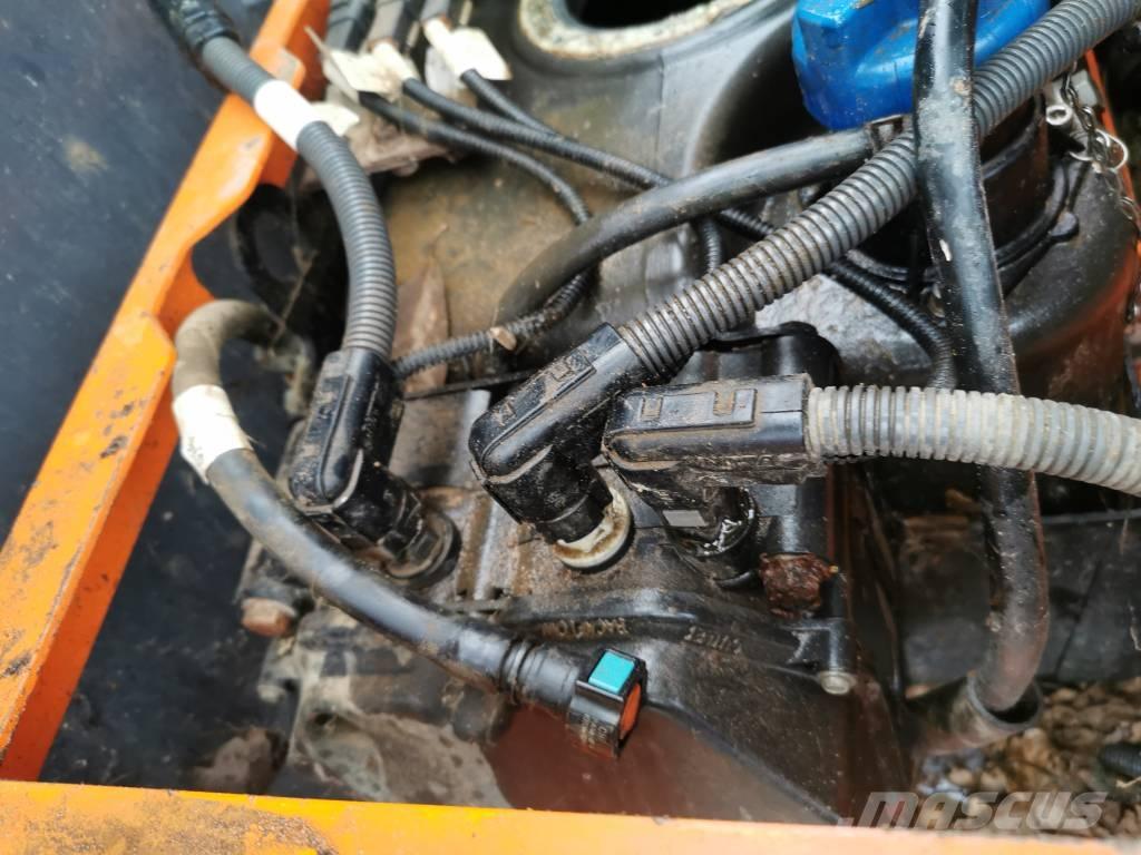 Doosan DX 225 SLR Roomikekskavaatorid