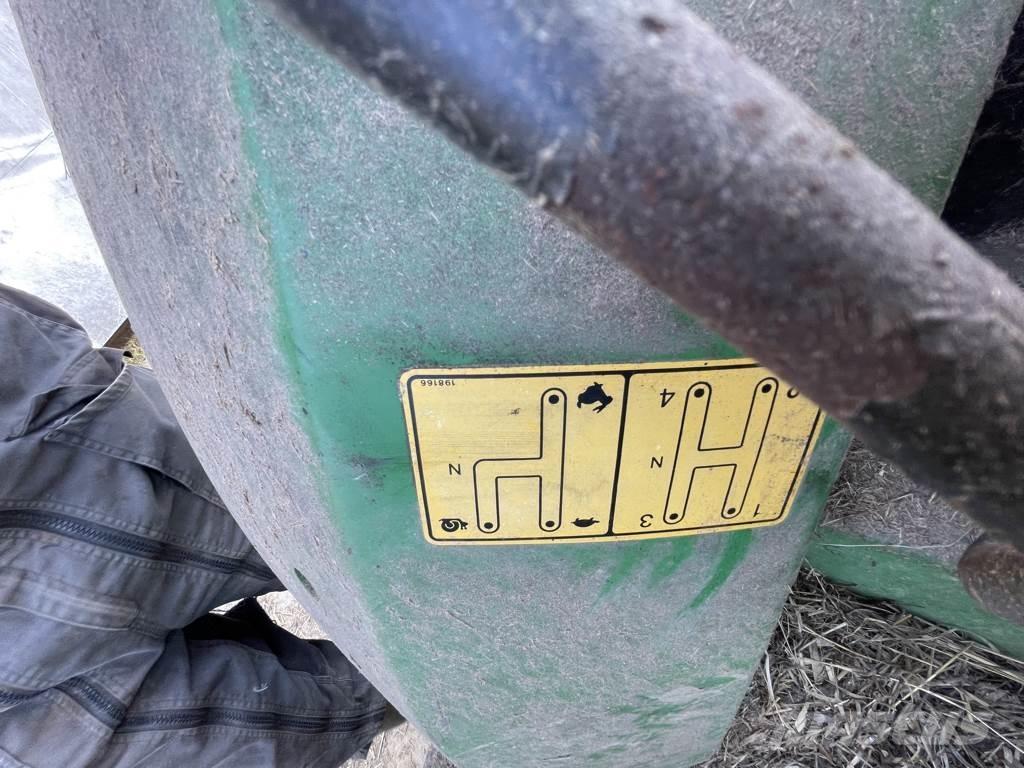 John Deere 5215 Traktorid