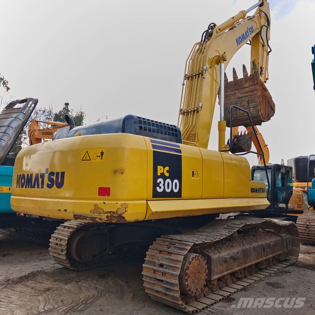 Komatsu PC 300-7 Roomikekskavaatorid