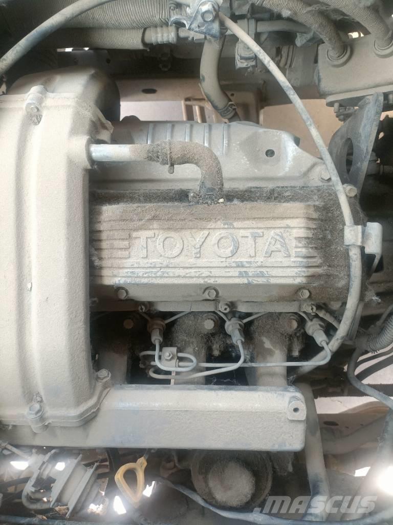 Toyota Coaster Bus Väikebussid