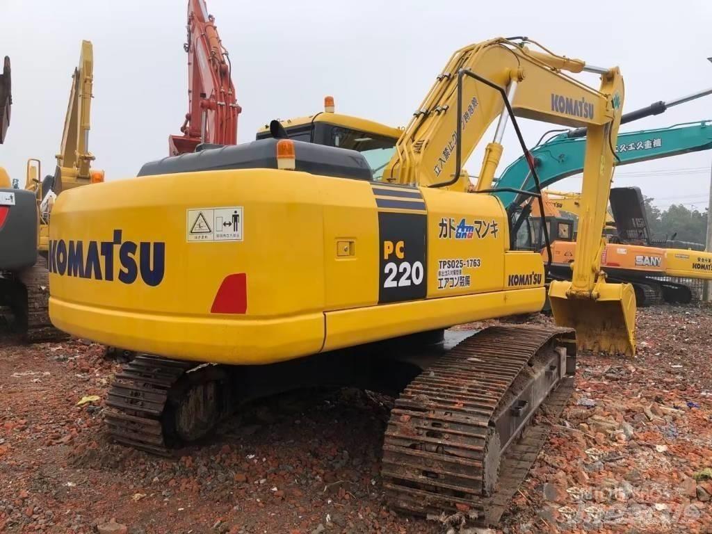 Komatsu PC 220-7 Roomikekskavaatorid