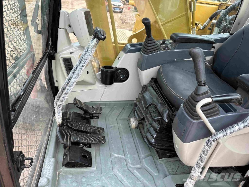 CAT 320 C Roomikekskavaatorid