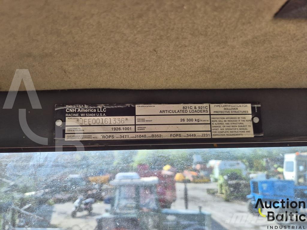 CASE 821 C Rataslaadurid