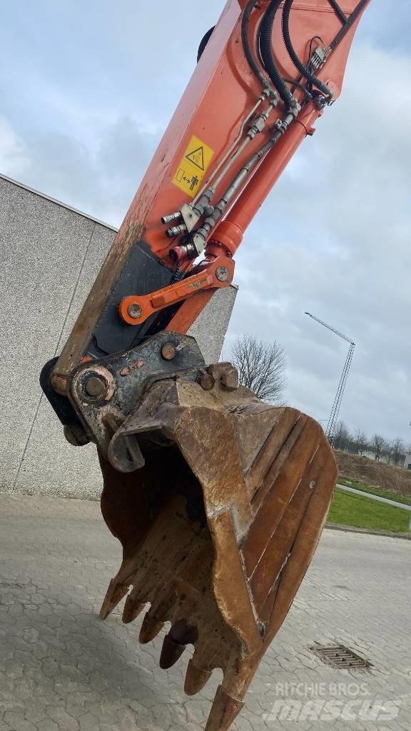 Hitachi ZX 300 LC-6 Roomikekskavaatorid