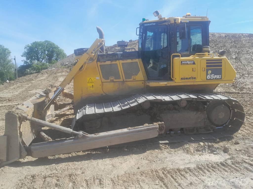 Komatsu D65PXi-18 Buldooserid