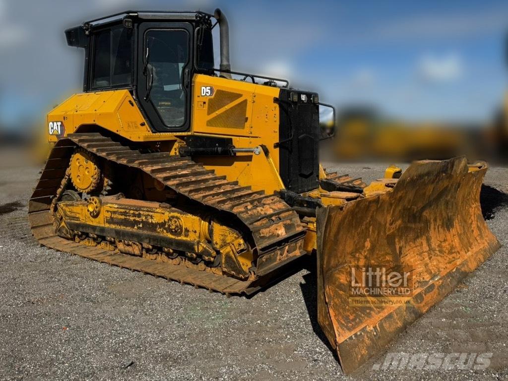 CAT D 5 Buldooserid